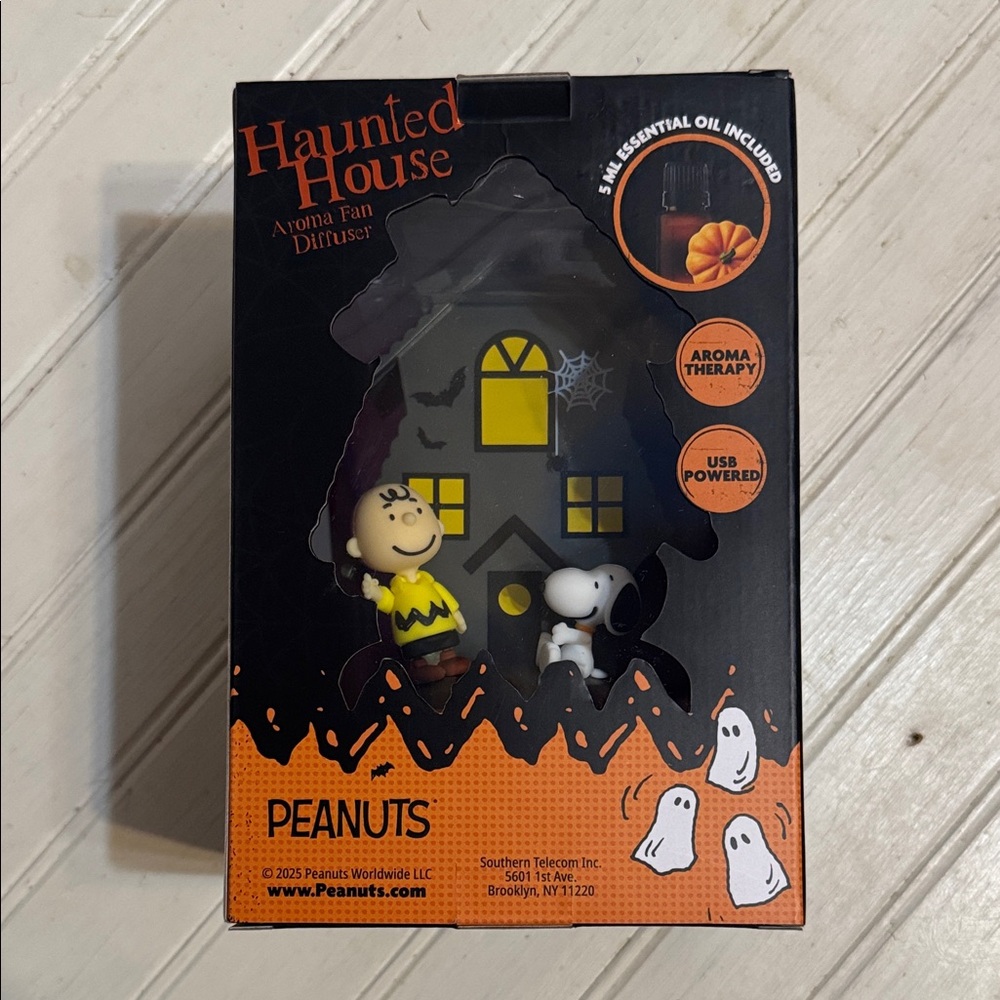 Peanuts Halloween Aroma Diffuser with Charlie Brown and Snoopy